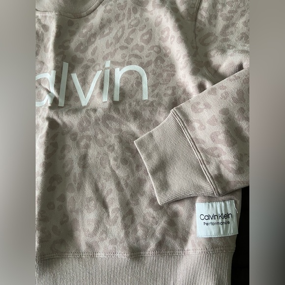 Light pink leopard cropped sweatshirt - Picture 3 of 4